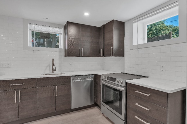 Photo - 182 Waterman St Apartment