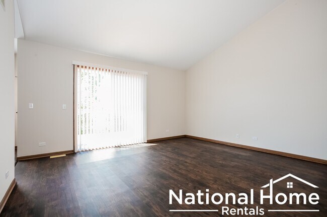 Building Photo - 936 Viewpoint Dr
