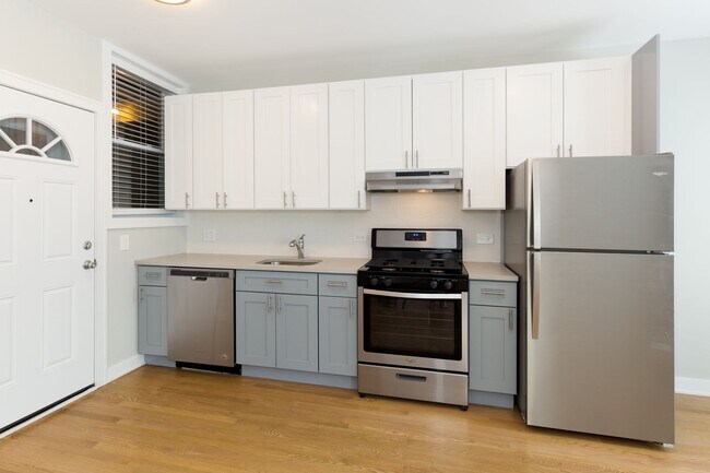 Foto del interior - 5208-14 N. Damen / 2000-10 W. Foster