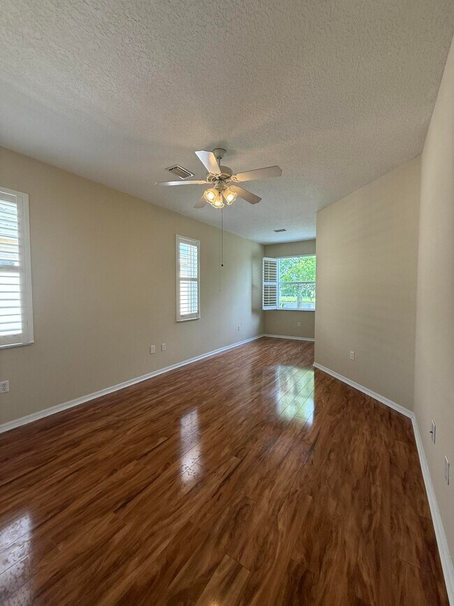 Building Photo - 867 SW Rocky Bayou Terrace