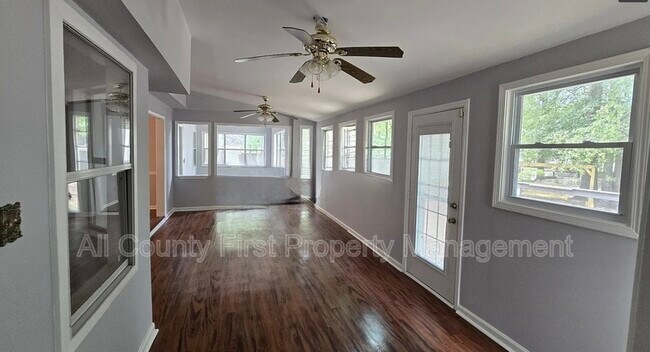 Foto del edificio - 2626 Fairview Rd
