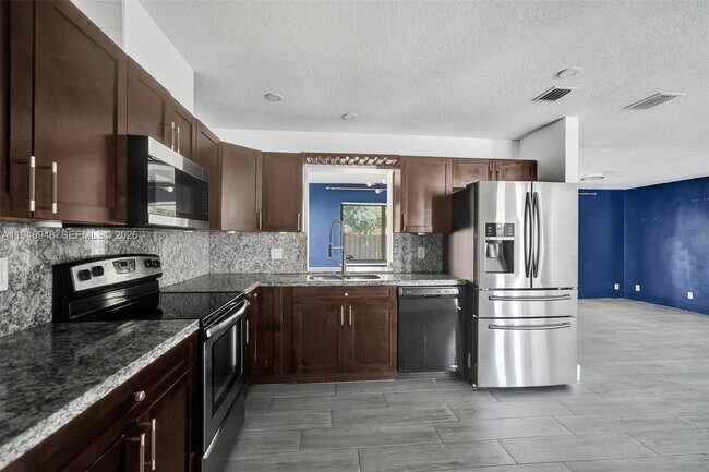 Building Photo - 8105 SW 19th St