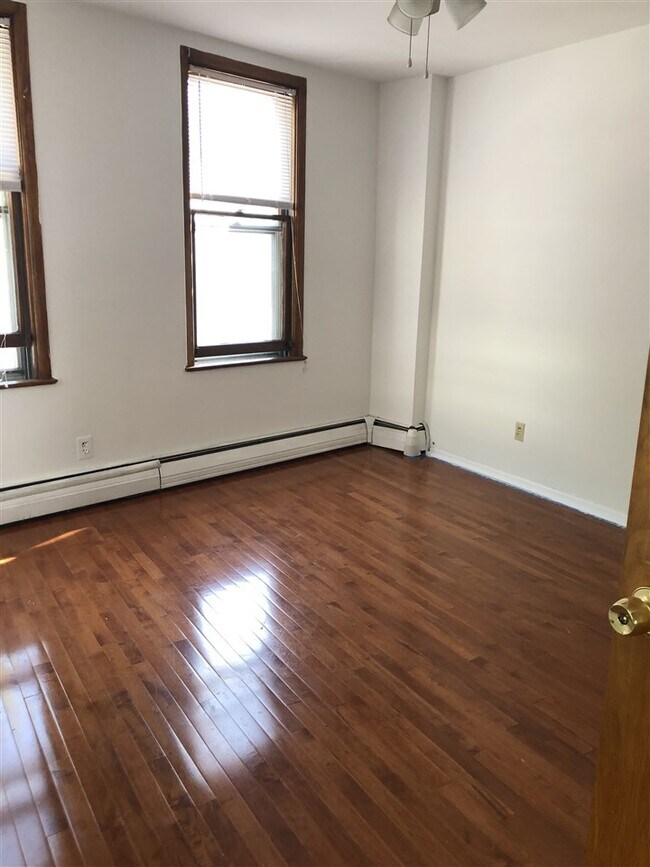 Building Photo - 37 Terrace Ave