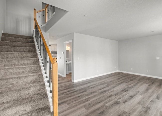 Building Photo - Updated 3 Story Townhome with Fully Fenced...