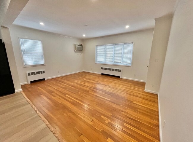 Foto del edificio - 279 N Broadway