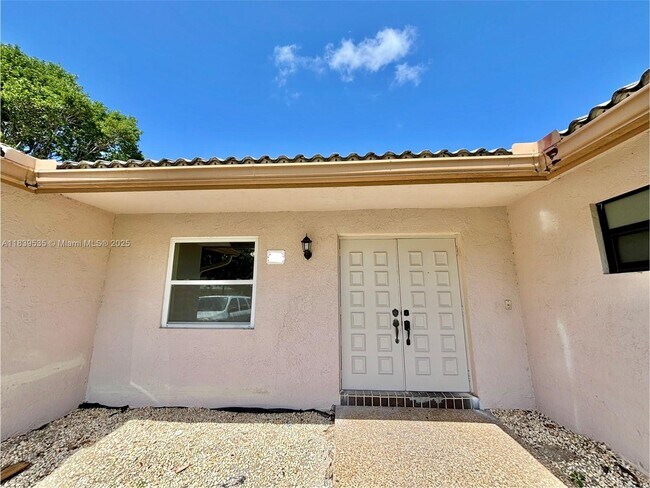 Foto del edificio - 11615 NW 23rd Ct