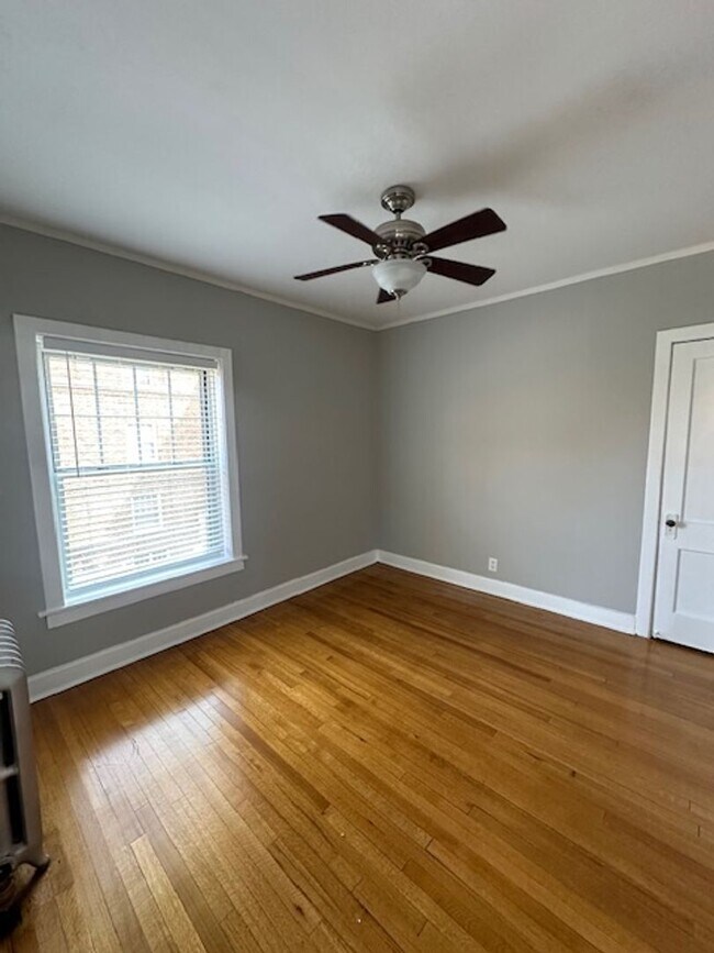 Foto del edificio - 5644 N Ridge Ave