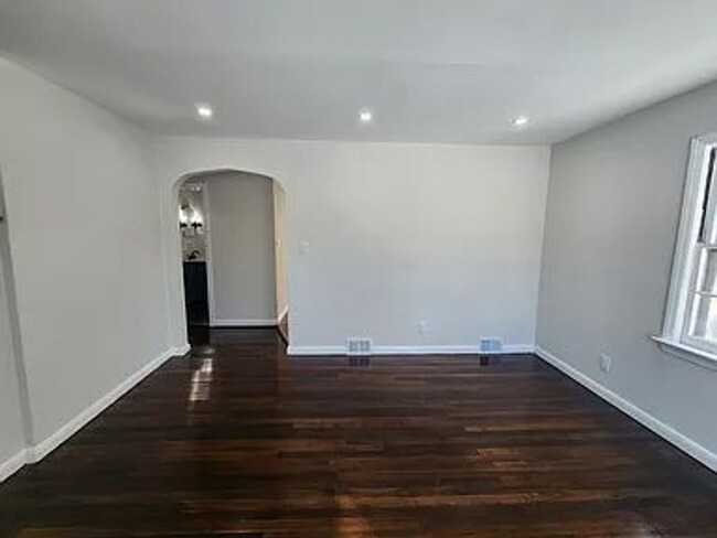 Foto del edificio - Beautifully Renovated 4-Bedroom, 1.5-Bath ...