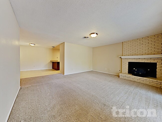 Building Photo - 619 E 24th St