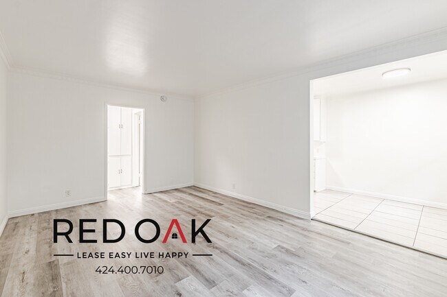 Foto del edificio - 5832 Carlton Way