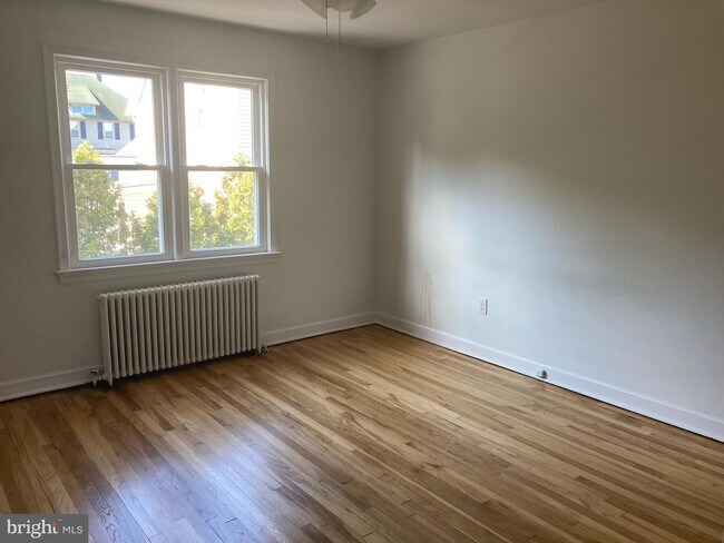 Foto del edificio - 56 Linwood Ave