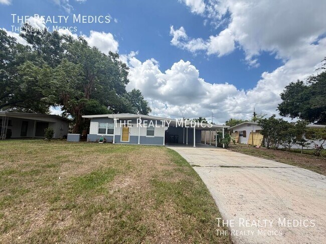 Building Photo - 3612 Surrey Dr