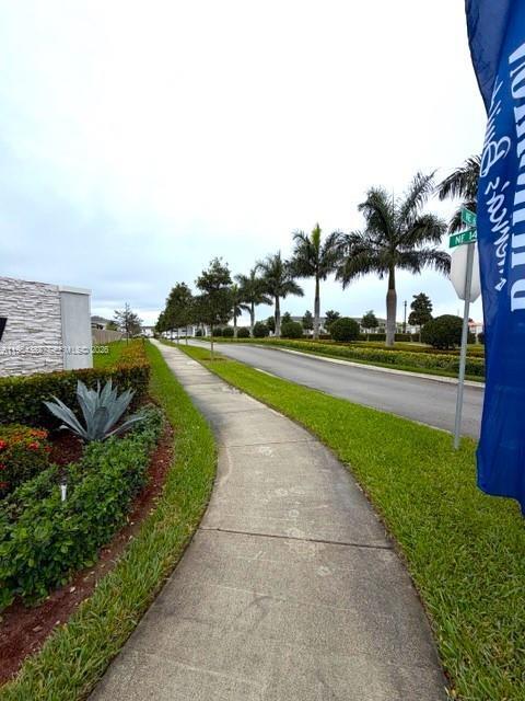 Building Photo - 470 NE 12th St