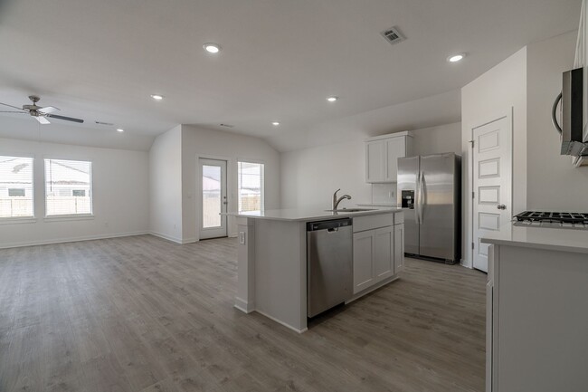 Foto del edificio - BRAND NEW 4-bedroom 2 bath Home in Fayette...