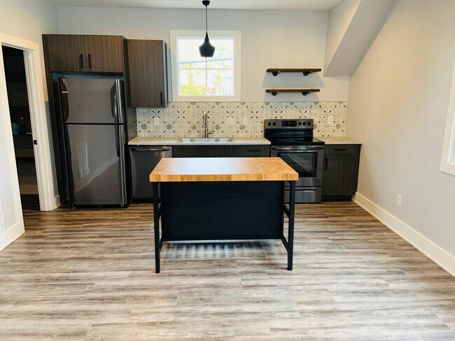 Cocina - 1835 N Pennsylvania St