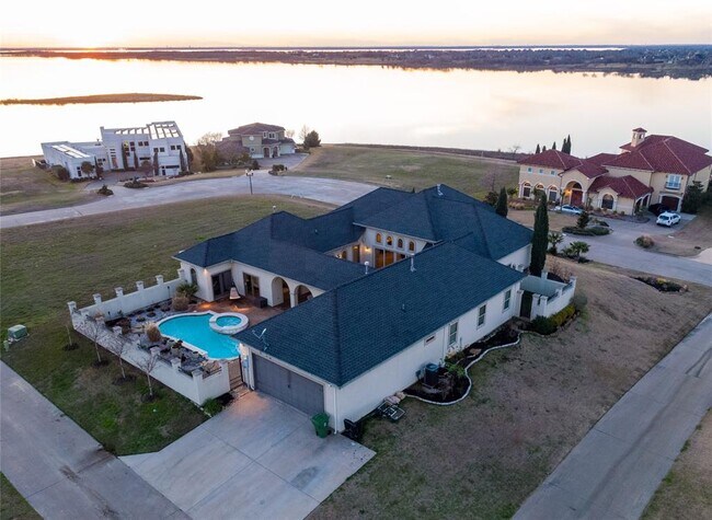 Building Photo - 7242 Waters Edge Dr