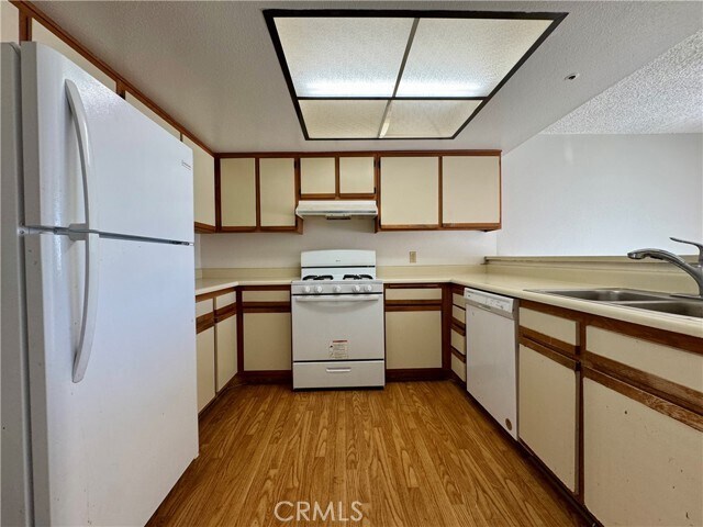 Foto del edificio - 987 E Del Mar Blvd