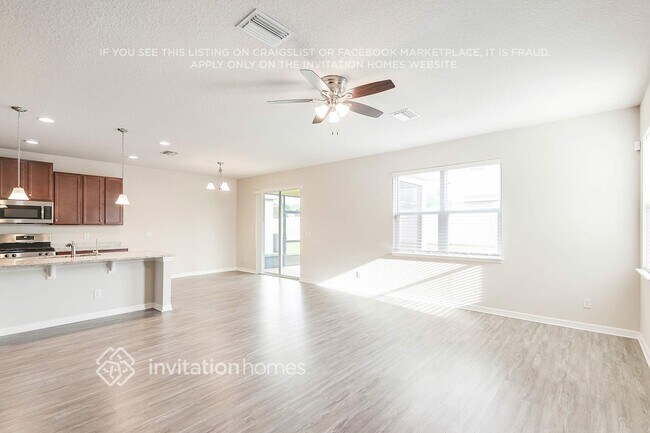 Foto del edificio - 12233 Blue Pacific Dr