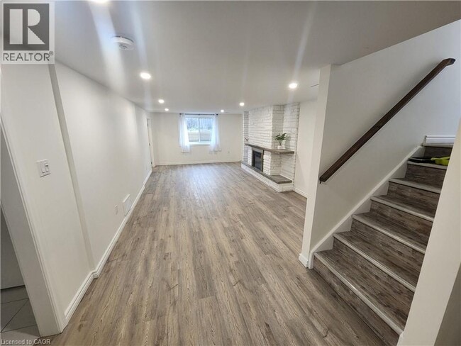 Building Photo - 15 Valery Ct