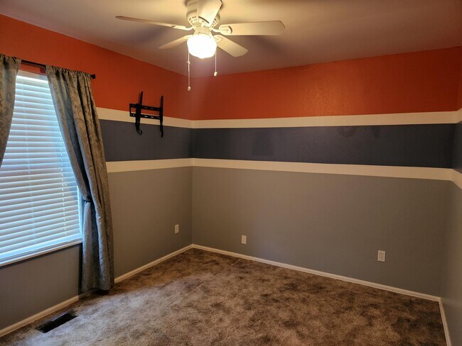 Building Photo - 1003 Apple Ln