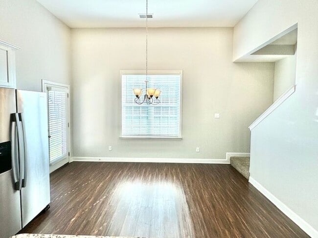 Building Photo - Now Leasing a 4-bedroom 3 bath home @ Nich...