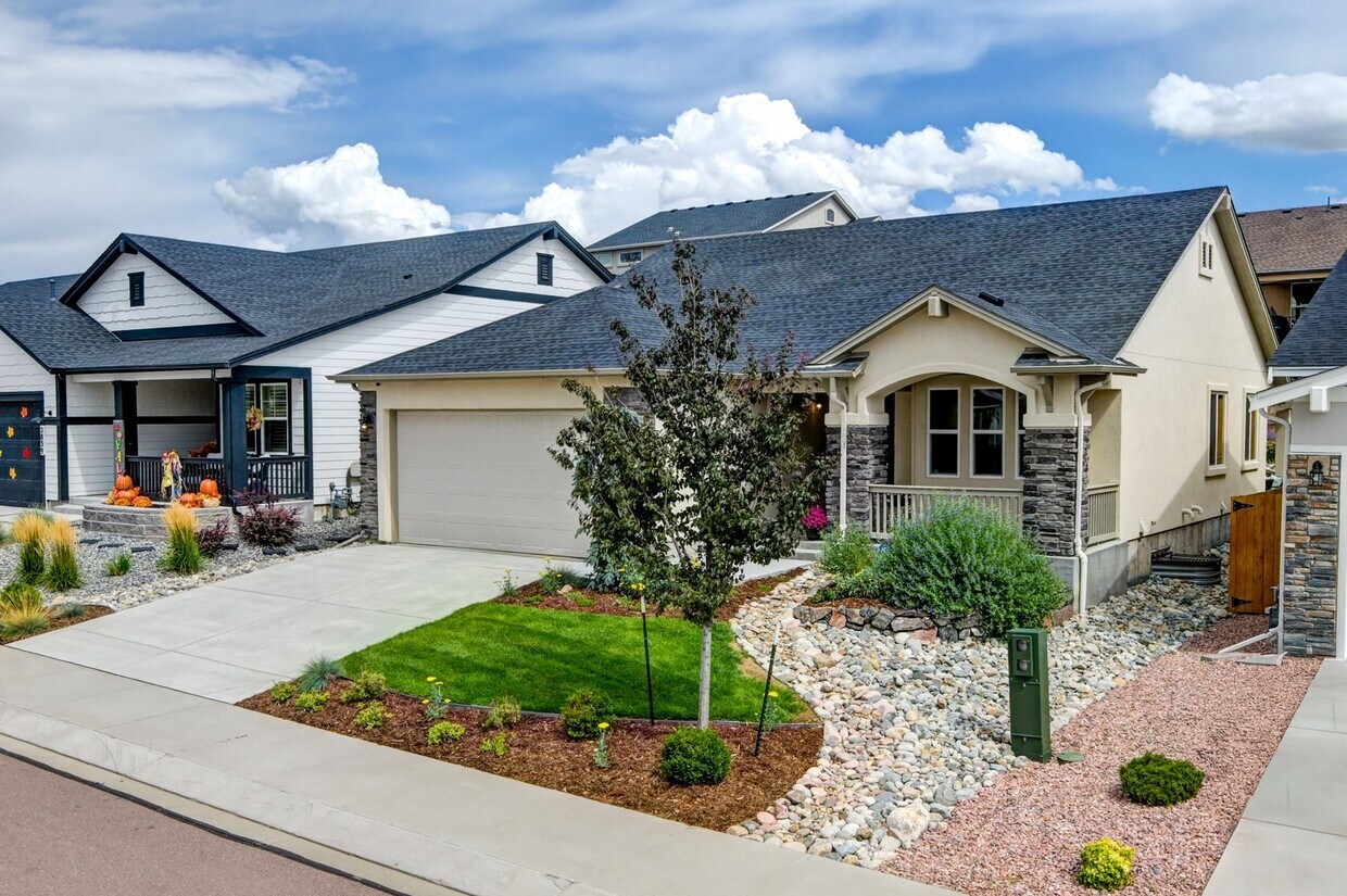 Primary Photo - Beautiful "like new" home available for re...