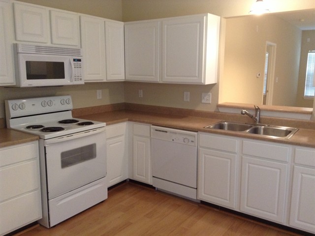 Building Photo - 8215 Garden Ridge Road