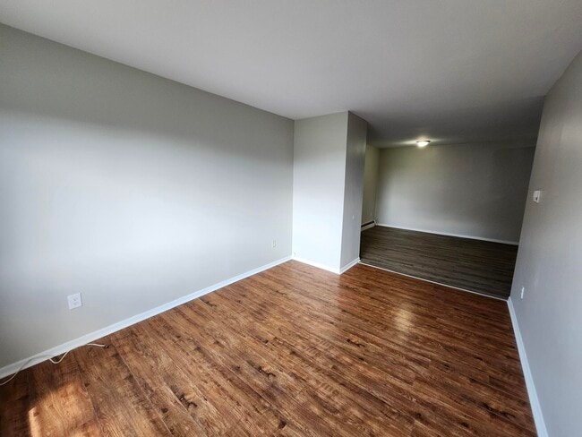 Building Photo - 14 Reading Crescent