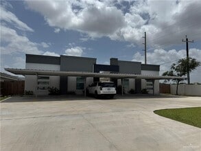 Building Photo - 10 S Mia Ln