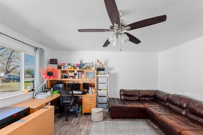 Building Photo - 1515 Glenmeadows Dr