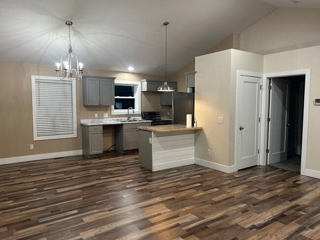 Building Photo - 223 Winter St