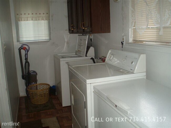 Building Photo - 3124 Golfside Rd