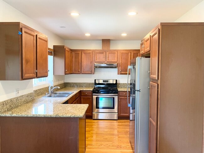 Kitchen - 2215 Harriman Ln