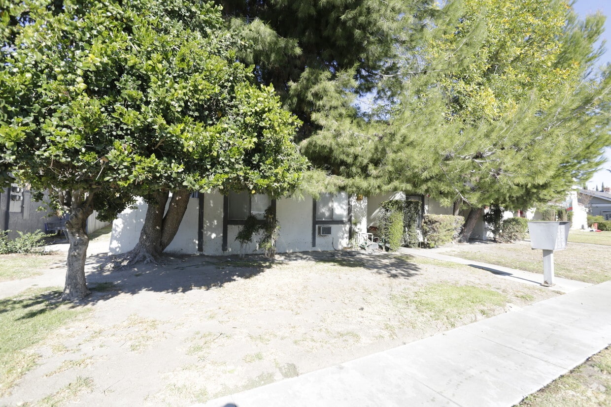 Building Photo - 2547 E Terrace St