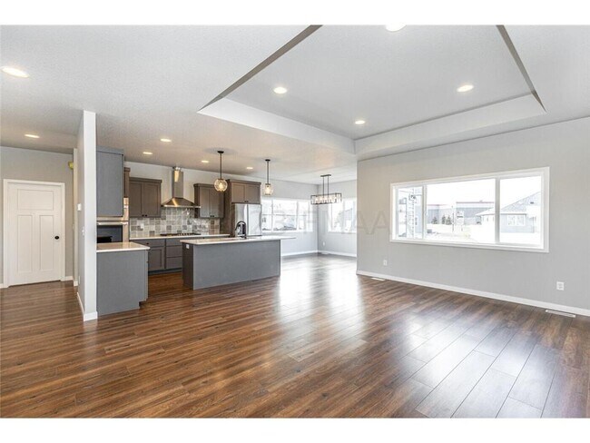 Building Photo - 943 50th Ave W