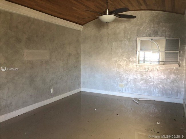 Foto del edificio - 1680 NW 22nd Ct