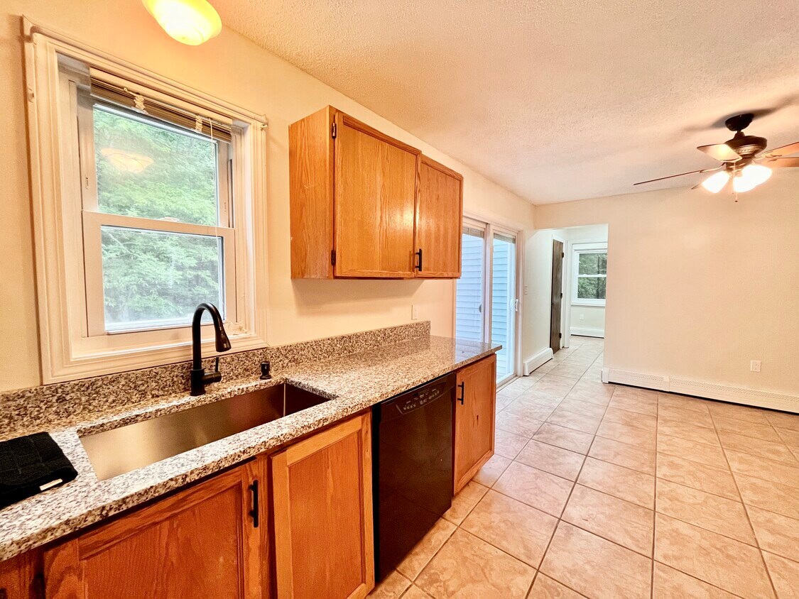 Kitchen - 608 4th Range Rd