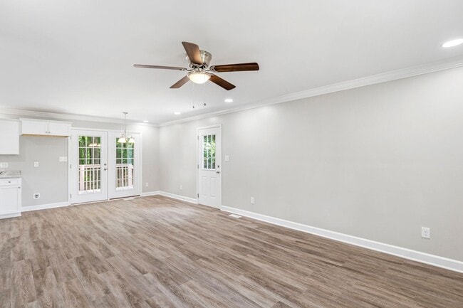 Building Photo - Great Location off of South Holden Road. 3 Bedroom 2 Bathroom Home.