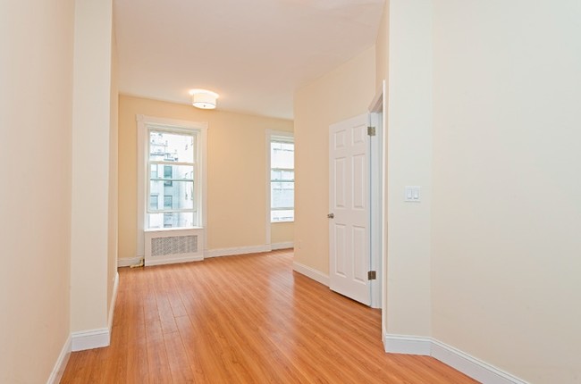 Interior Photo 2 - 316-318 E 81st St