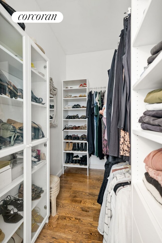 Foto del edificio - 820 Halsey St