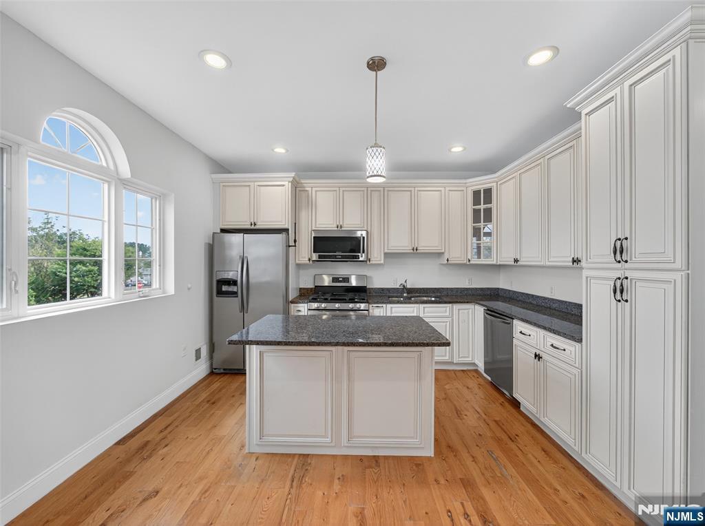 Foto principal - 524 Harrison Ave