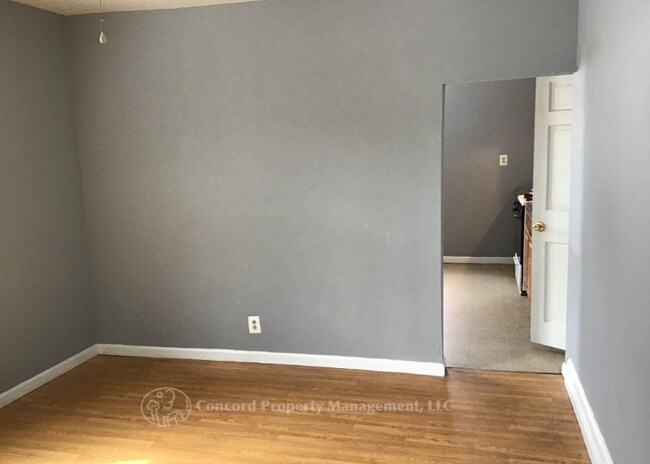 Building Photo - 3031 Hamilton Ave