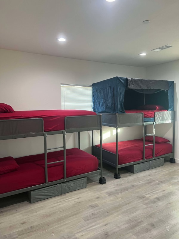 Foto del edificio - 1449 E 25th St