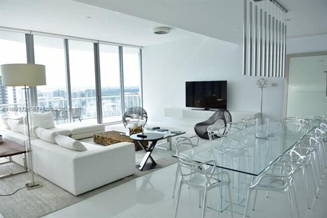 Foto del edificio - 17475 Collins Ave