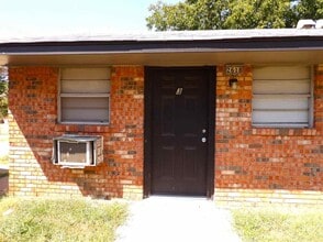 Building Photo - 2618 SW H Ave