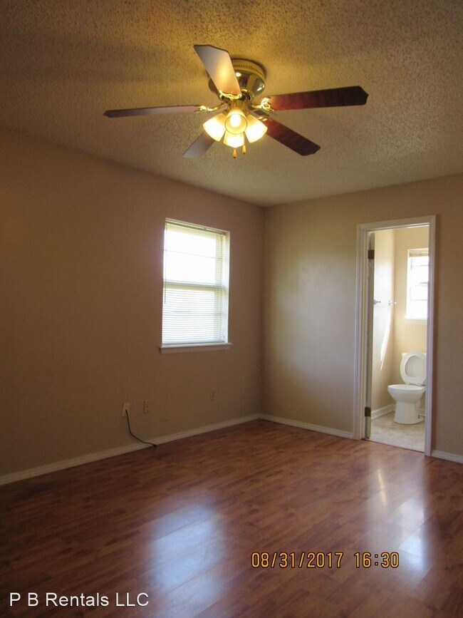 Building Photo - 3 br, 2 bath House - 1008 SW 61st Street