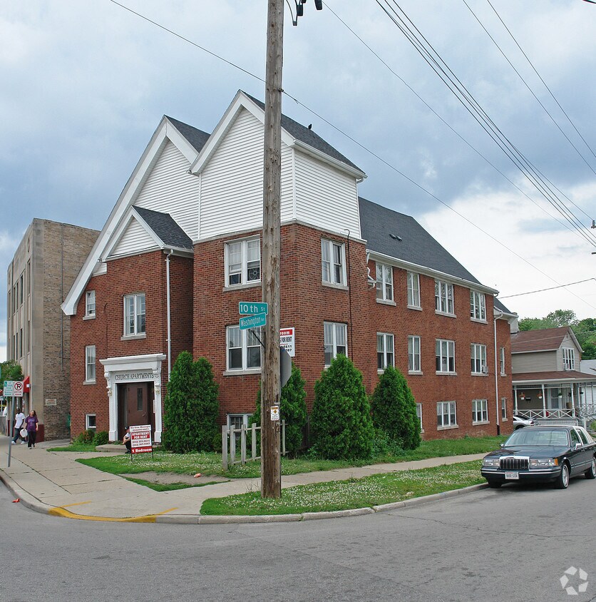 1055 Washington Ave, Racine, WI 53403 Apartments in Racine, WI