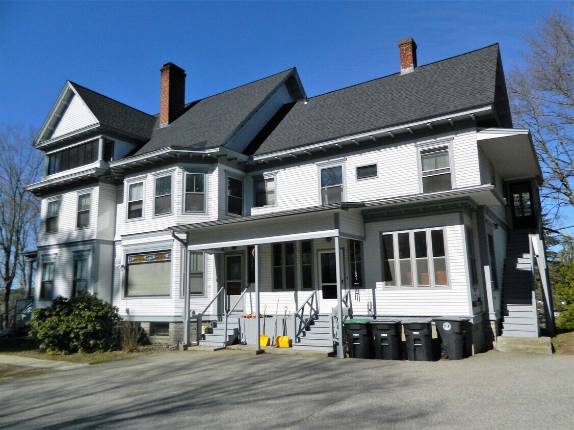 2 Aiken Ave Unit Apt5, Franklin, NH 03235 Room for Rent in Franklin