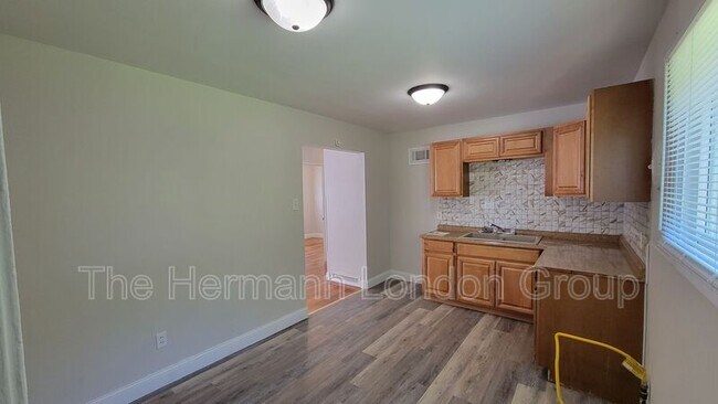 Building Photo - 3437 Elmhurst Dr