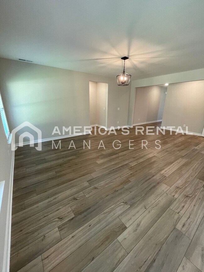 Building Photo - 459 Troubadour Ln